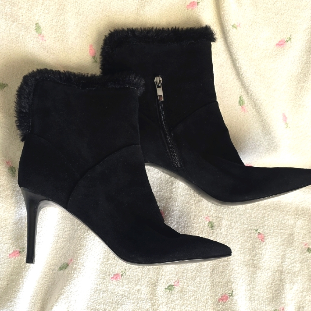 NWOT Nine West Stiletto Fhani Suede Booties